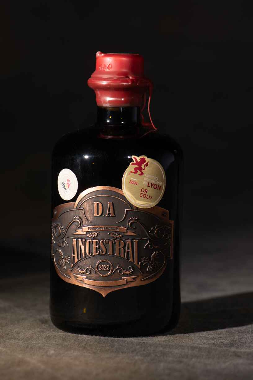 ANCESTRAL Artisanal Walnut Wine with red fruits 50cl - 18.5%